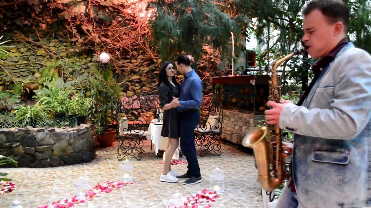 Романтическое свидание в ботаническом саду