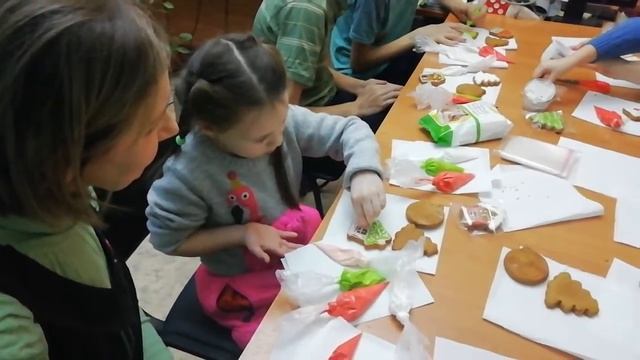 Мастер-класс по росписи имбирных пряников (1).mp4 смотреть онлайн