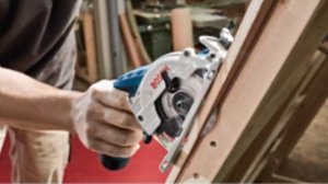 Аккумуляторная циркулярная ручная пила по дереву для дачных и домашних работ BOSCH GKS 10,8 V-LI 0