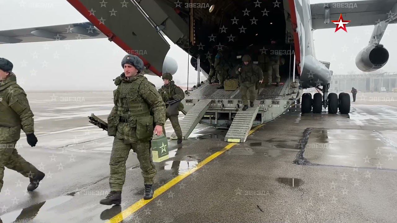 Российские миротворцы прибыли на аэродром Алма-Аты
