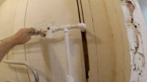 Хватит ли одного слоя шпаклёвки под обои ?