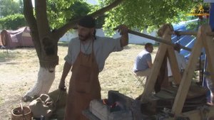 "Певуче звенела наковальня..."