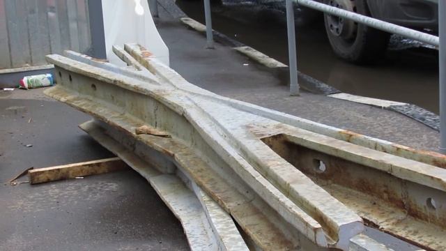 Начало Нагатинской улицы, снимают трамвайные пути // 2014 смотреть онлайн