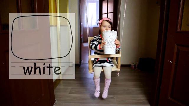 LEARN COLORS. Учим цвета на английском. Девочка 2-х лет поет песенку.