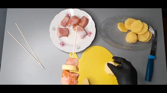 Быстро и очень вкусно. Свинина с картошкой на шпажке.
