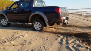 Mitsubishi l200 по песку, на 2wd. #mitsubishi #l200 #братск