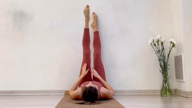 Lazy Stretching Near the Wall смотреть онлайн