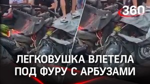 Легковушка улетела под фуру на Расторгуевском шоссе