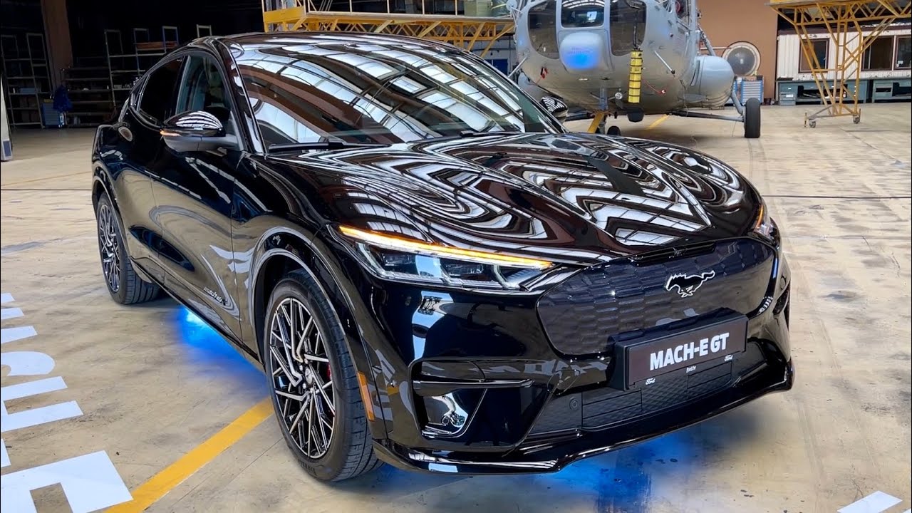 2022 FORD Mustang Mach-E GT смотреть онлайн