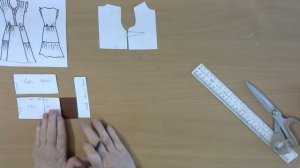 Платье отрезное по талии.