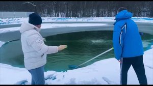 Запускаю бестера в пруд из пленки ПВХ. Осетр в дачном пруду