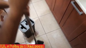 Супер бюджетная  Швабра с отжимом и ведром  ZETTER, уборка превратится в удовольствие проверяем ее.
