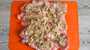 Рулет из свинины в ветчиннице