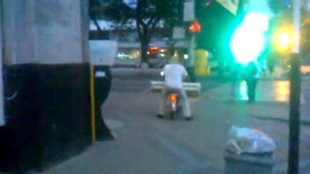 Про жадного мужика, мопед и чугунную батарею смотреть онлайн