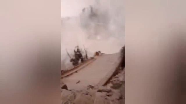 ? Mt Semeru erupts, blocking out the sun in Indonesia ?? December 4 2021 gunung erupsi gempa смотреть онлайн