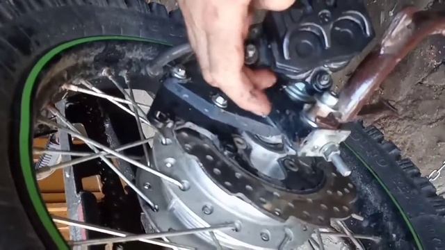 Замена тормозных накладок Shineray x-treil . Часть 3 смотреть онлайн