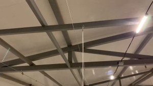 Элементы крепежа линий кормления и поения бройлеров.