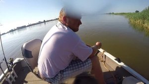 Из чего сделана местная Астраханская блесна на судака, уха и закат. Рыбалка на Волге 2017 серия 11