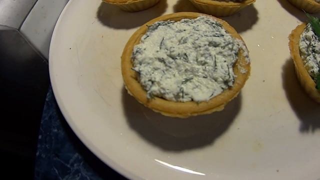 ТАРТАЛЕТКИ С ТВОРОГОМ И СЛАБОСОЛЕНОЙ СЕМГОЙ / TARTLETS WITH CREAM CHEESE AND SALTED SALMON смотреть онлайн