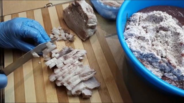 Не покупайте колбасу в магазине, готовьте сами в домашних условиях. ЭТО ОЧЕНЬ ВКУСНО!!!