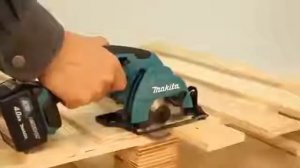 Аккумуляторная дисковая пила Makita HS301DZ