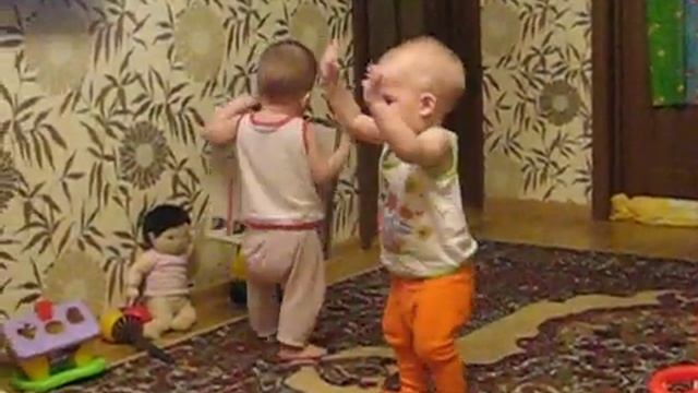 Двойняшки КСЮША и МАША КАТКОВЫ 1 годик смотреть онлайн