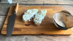 Запах лета: буррата, карамельная груша и розмарин в сендвиче!