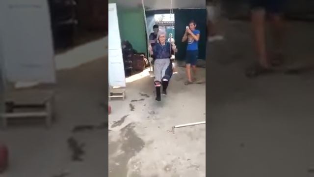 Качаемся на качелях