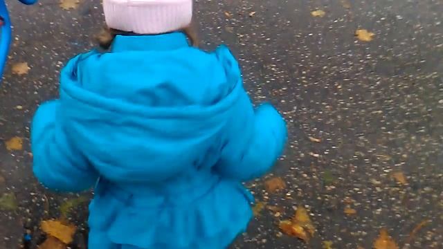 по лужам в резиновых сапогах смотреть онлайн