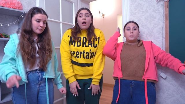 ДИКИЕ ТАНЦЫ У ПАРНЕЙ!!! УЧИТЕЛЬ ПОТЕРЯЛА СОЗНАНИЕ!!! ДАША в ШОКЕ смотреть онлайн