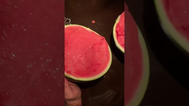 свежий вкуснейший арбуз