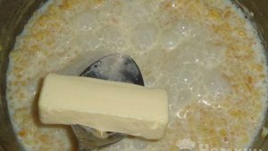 Каша из булгура с изюмом на молоке