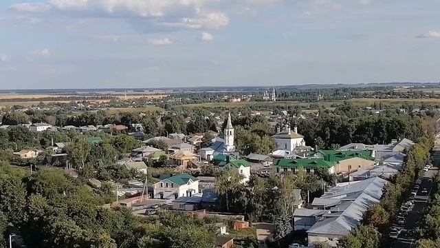 Вид на Суздаль с площадки колокольни Ризоположенского монастыря.