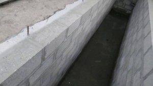 В смотровой яме гаража появилась вода.