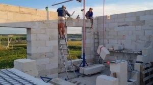 Часть 6. Постройка дома из газоблоков. Второй этаж и крыша. Дом с нуля своими руками.
