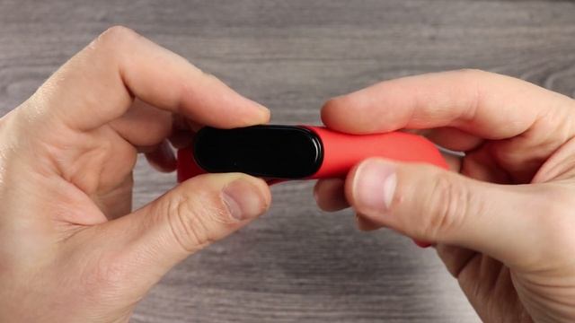 Как вытащить Ми Бэнд 4 из ремешка, заменить и вставить обратно смотреть онлайн