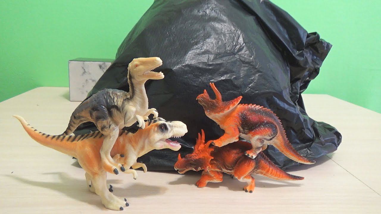 Динозавры игрушки динозавры огромный Киндер Сюрприз.Мультик динозавры.Dinosaurs toys Kinder Surprise