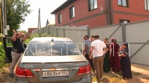 Десятимесячного ребенка похитили у матери во время прогулки около дома