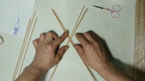 Плетёная ручка из бумажной лозы.