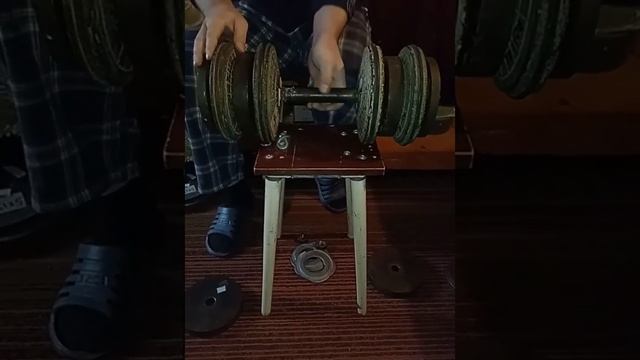 Сгибание кисти с гантелью 40*45*50*55кг смотреть онлайн