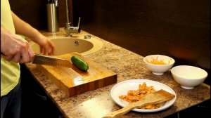 Огромный ролл из лаваша с курицей