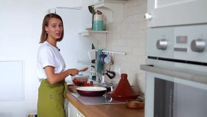 Курица по-мароккански с нутом и овощами. Нереально вкусная тушеная курица в тажине