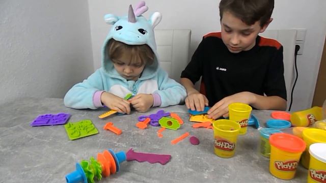 ПЛАСТИЛИНКА.  Не хватает цветов? СДЕЛАЙ!!! Детское видео. Мультик.
