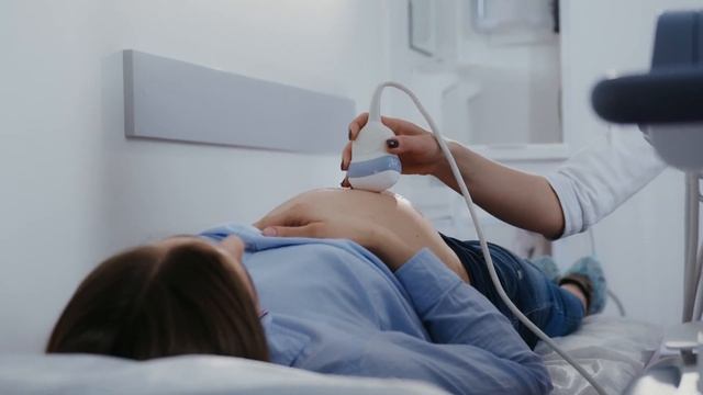 ШЕВЕЛЕНИЯ РЕБЕНКА ВО ВРЕМЯ БЕРЕМЕННОСТИ | Что делать если шевелится слишком редко или слишком часто