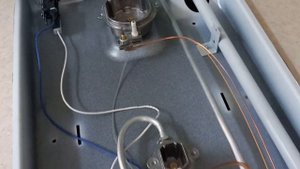 Пока искал где травит газ меня ошарашили места крепления. Газовая плита Greta