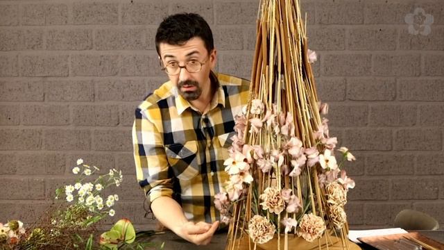 Creating an organic foam-free flower arrangement together with Frédéric Dupré! смотреть онлайн