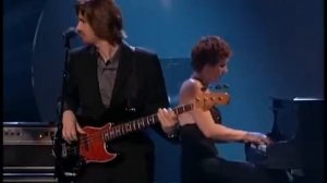 Patti Smith - Because The Night (Live Arista Records Anniversary Celebration 2000).avi
