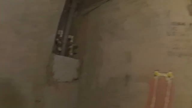 День 14. Заделка штроб. Устройство коробов из профиля. Нанесение бетоконтакта на стены.