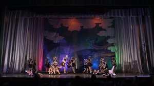 Театр танца "Дорога из города". Группа Чудесники. Отчетный концерт. Танец "Жираф"