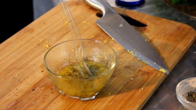 Лосось на углях целиком с овощами в фольге. Красная икра -бонус.